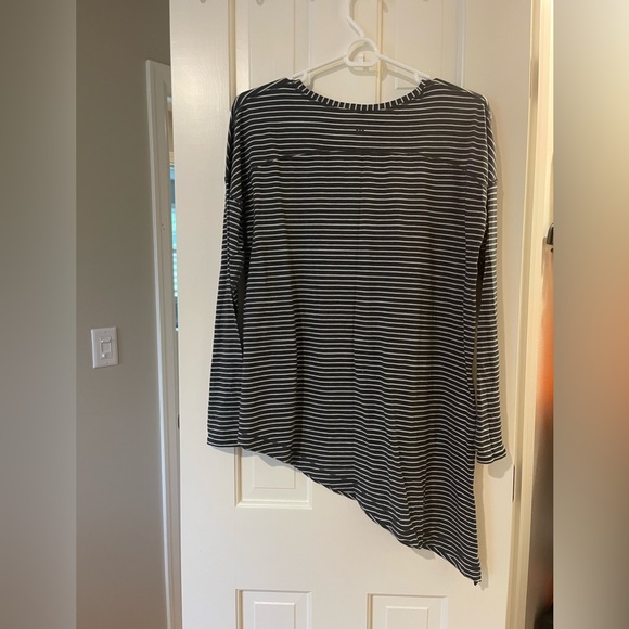 Lululemon Grey and White Striped long Sleeve. To the point top size 6 - Picture 3 of 5